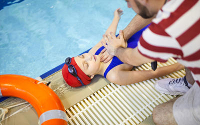 First Aid In The Pool 8GSZ9QT
