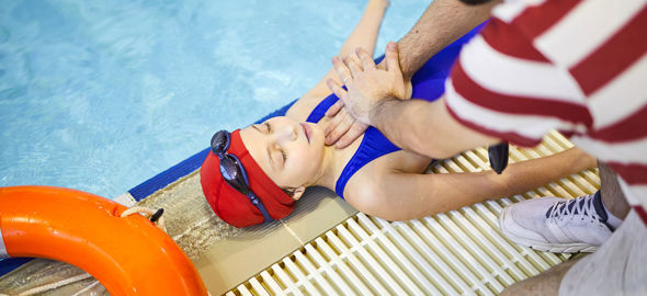 First Aid In The Pool 8GSZ9QT