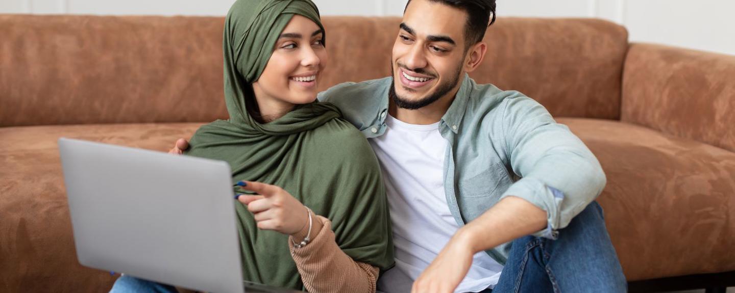 Happy Man And Woman Using Laptop After Relocation 2021 09 02 21 31 09 Utc